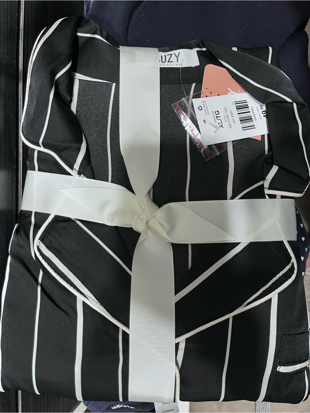 Black and White Striped Womenโs Satin like Pyjamas XL Suzy Sheri.